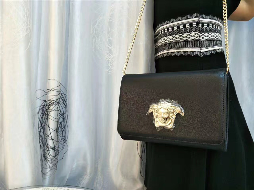 Versace AAA Quality Messenger Bags #596823