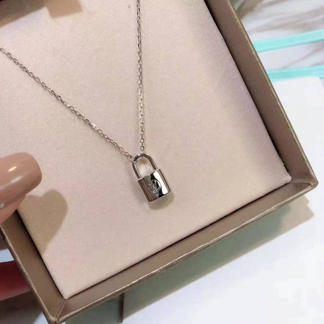 Cheap Louis Vuitton Necklace