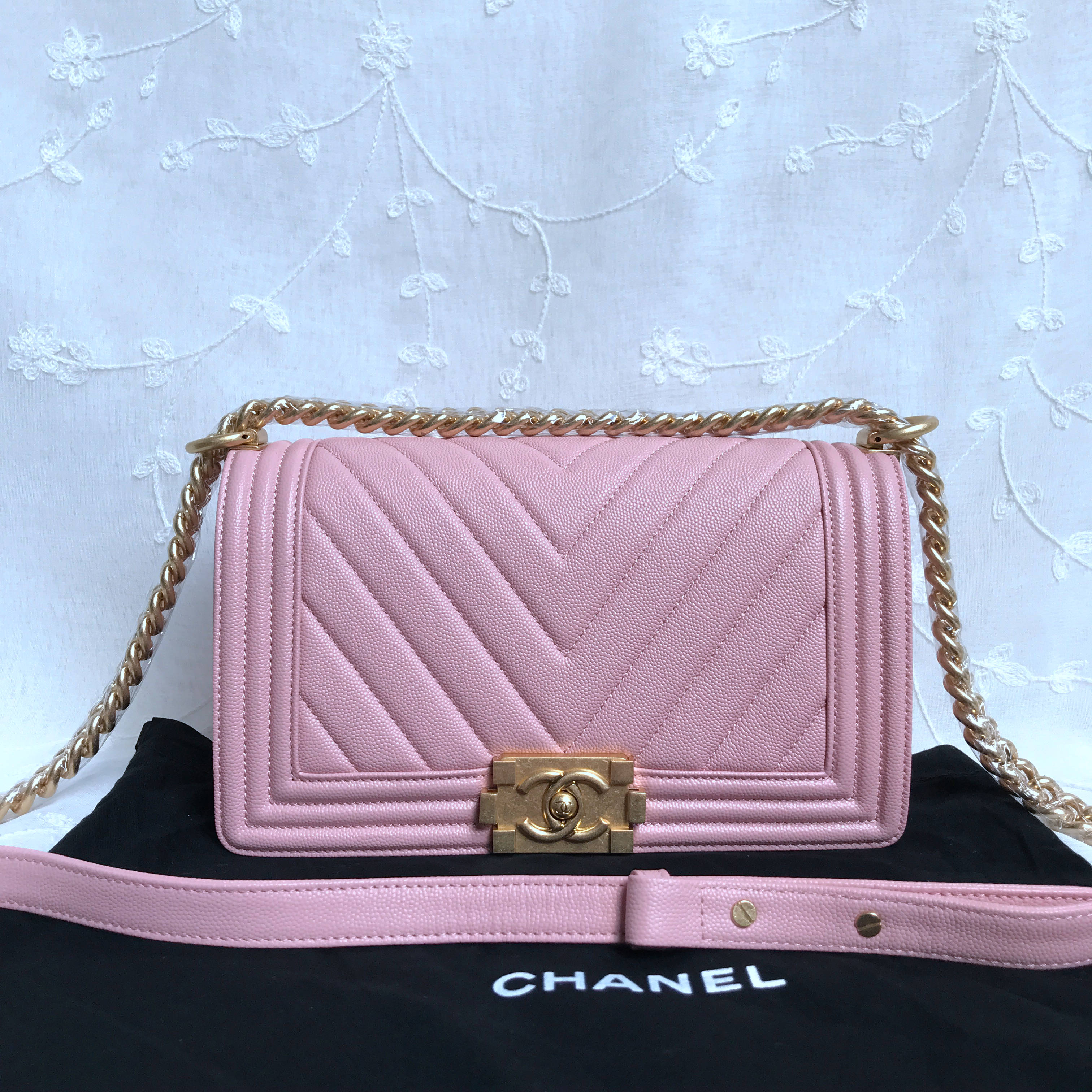 CHANEL BOY HANDBAG A67085