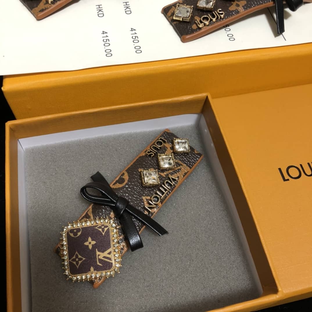 Fake Louis Vuitton Designer Hair Pin Wholesale