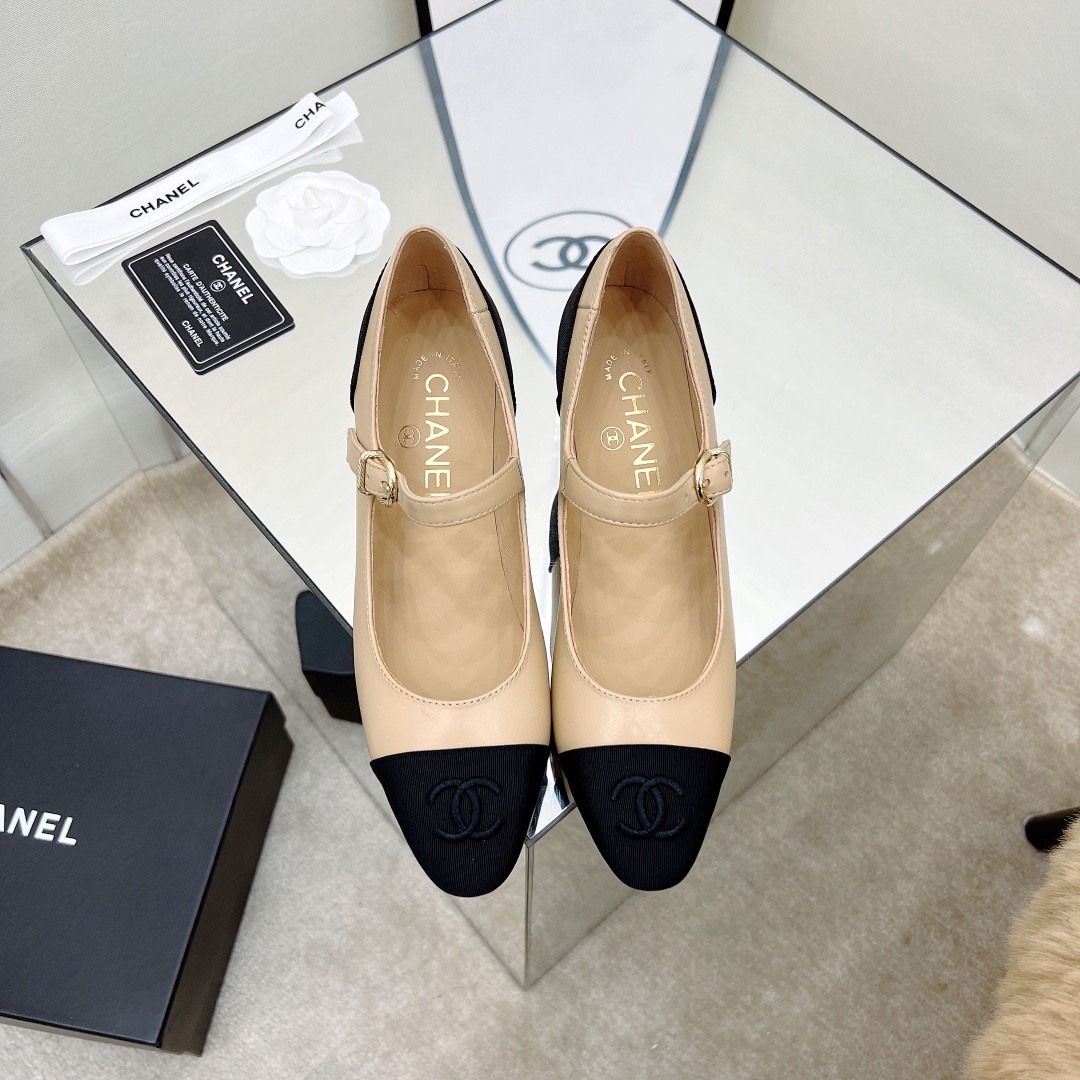 Chanel Shoes142
