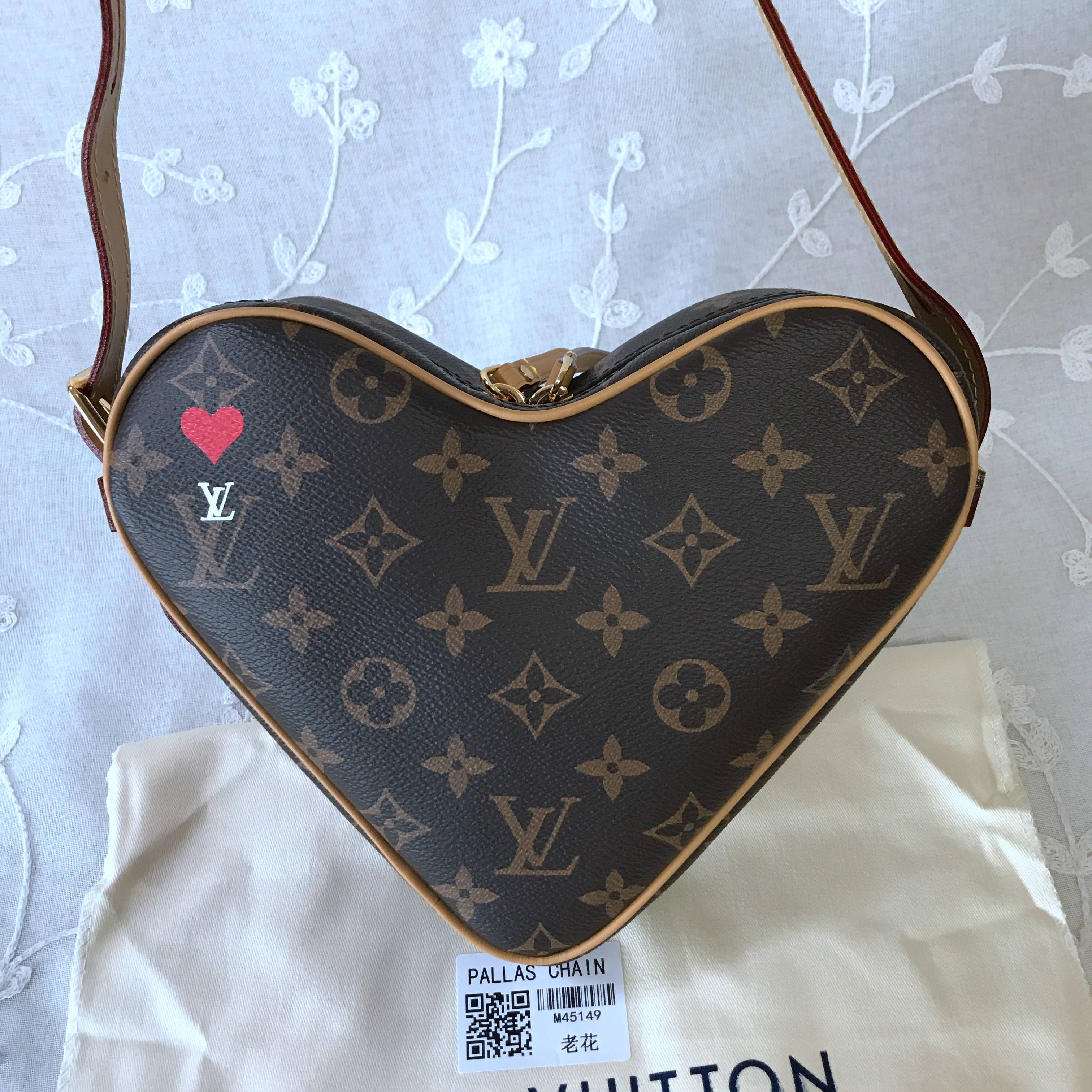 LV BOITE CHAPEAU SOUPLE M57456