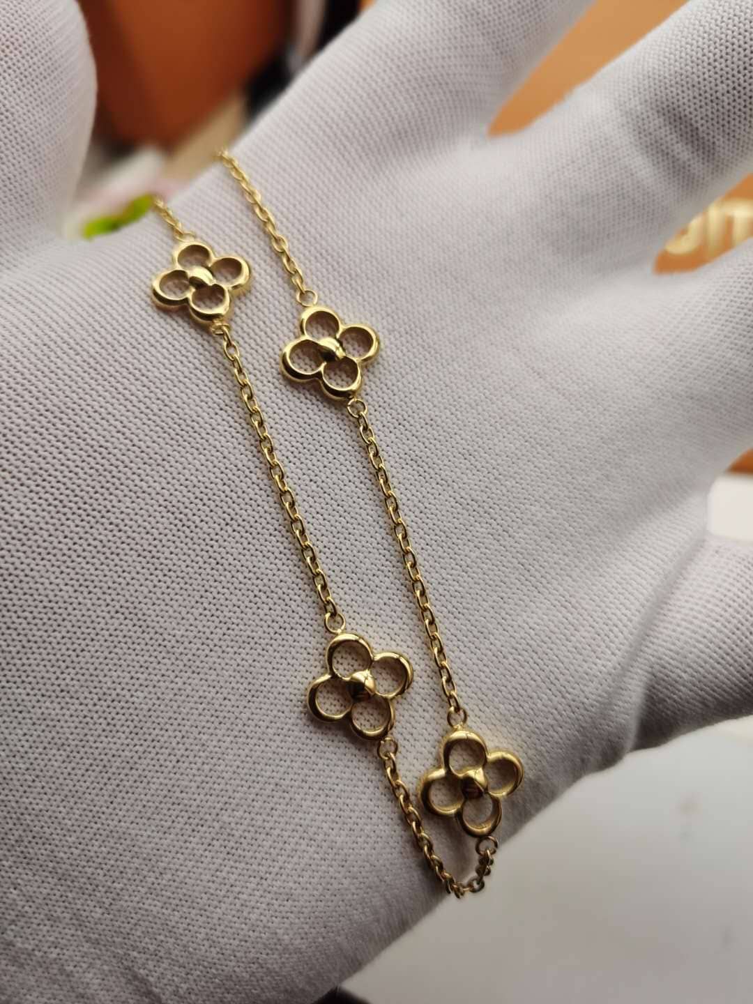 Wholesale Louis Vuitton Logo Necklace