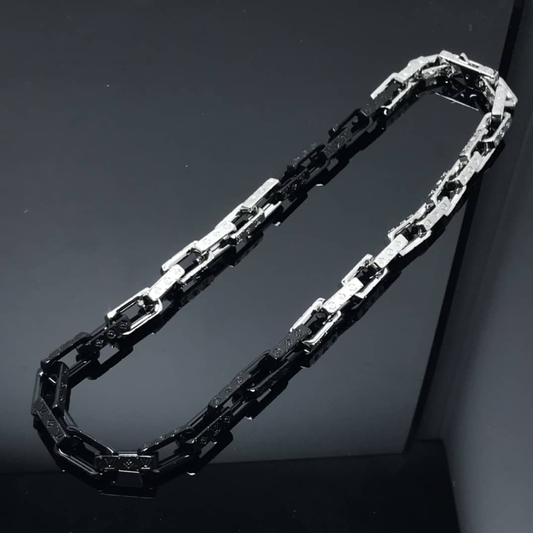 7 Star Louis Vuitton Necklace