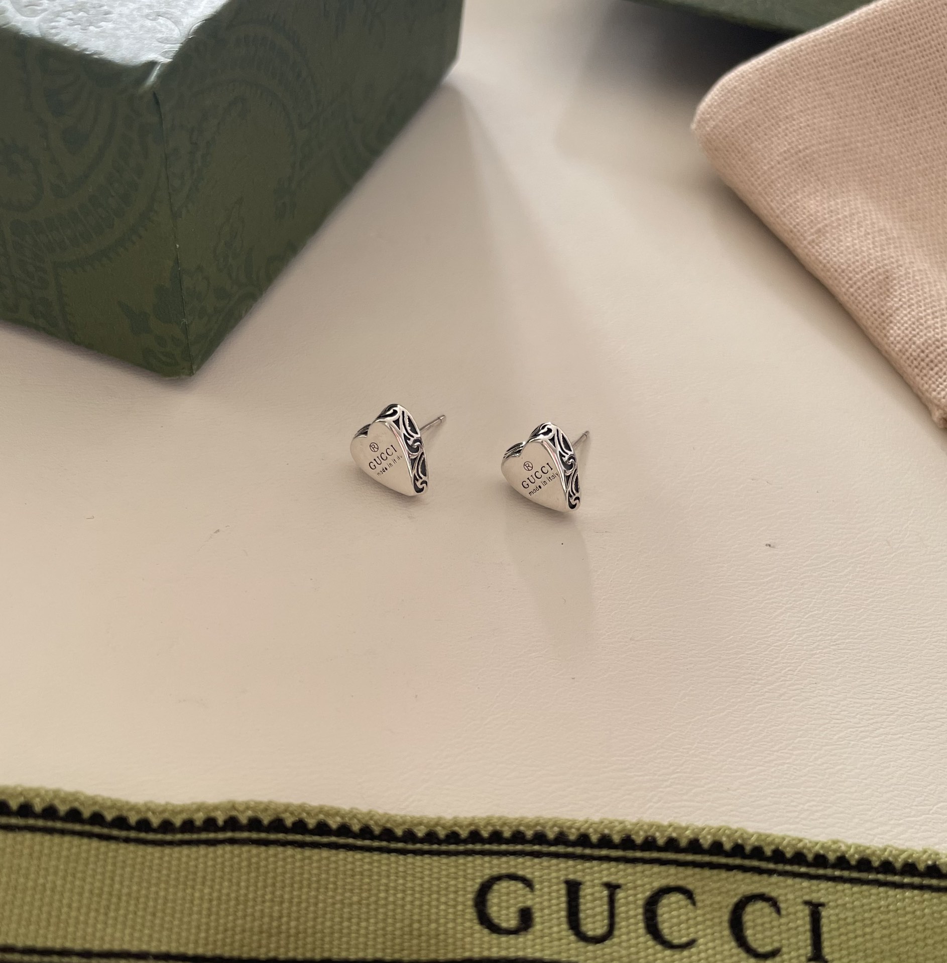 G*U Silver earrings with a heart