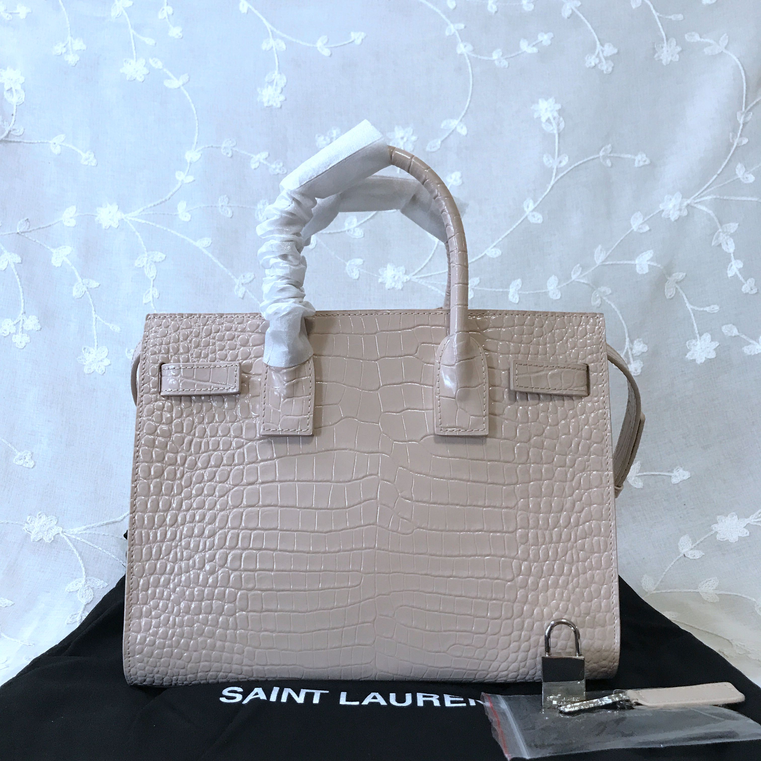 CLASSIC SAC DE JOUR BABY IN GRAIN DE POUDRE EMBOSSED LEATHER