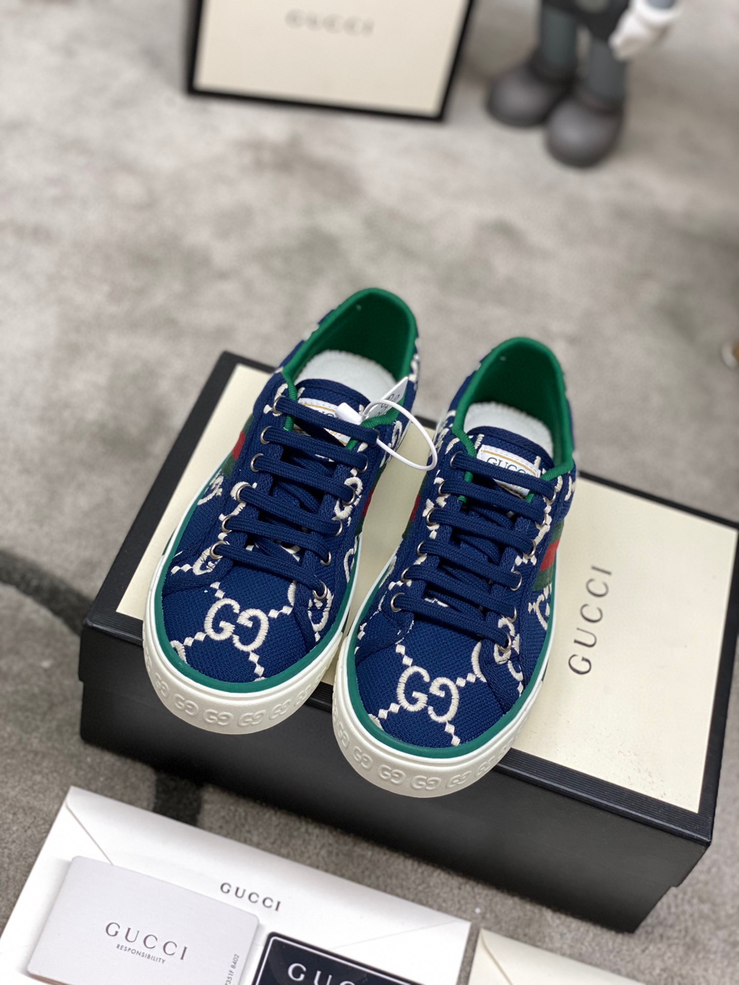 Gucci shoe200