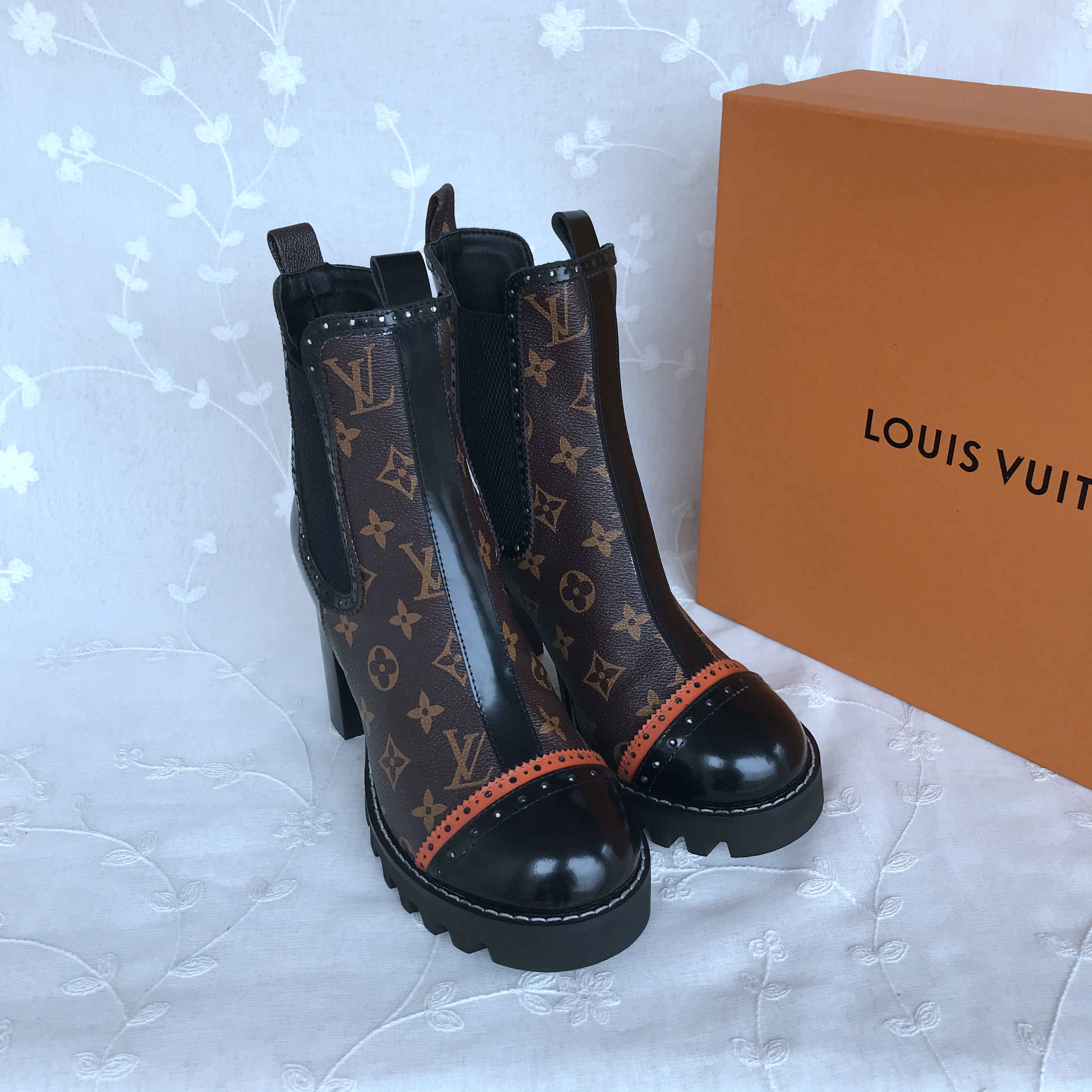 LV Hot Selling Boots 5cm heel 484526