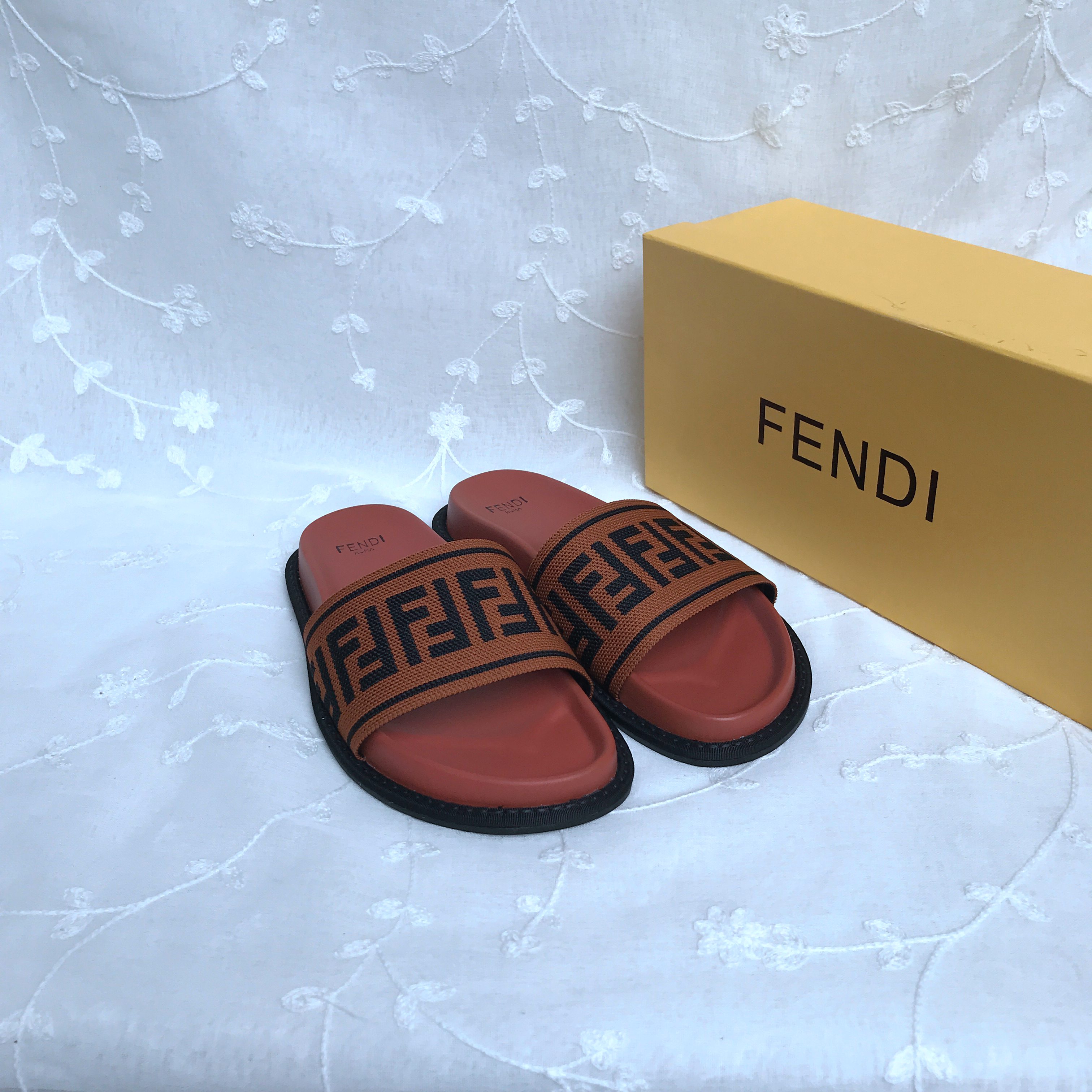 Fendi Slippers Shoes  428162