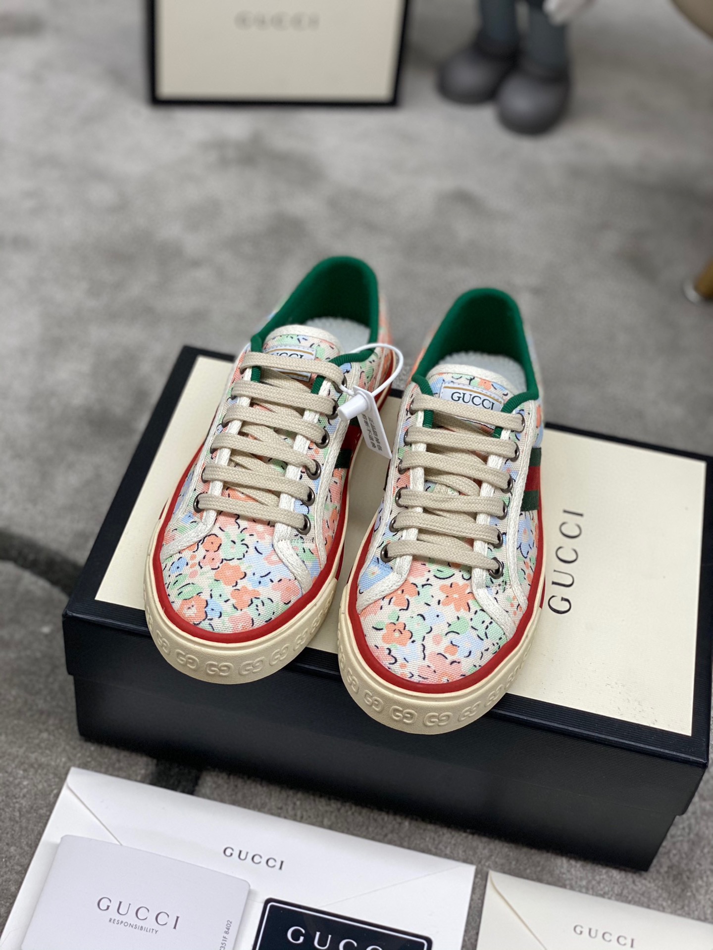 Gucci shoe193