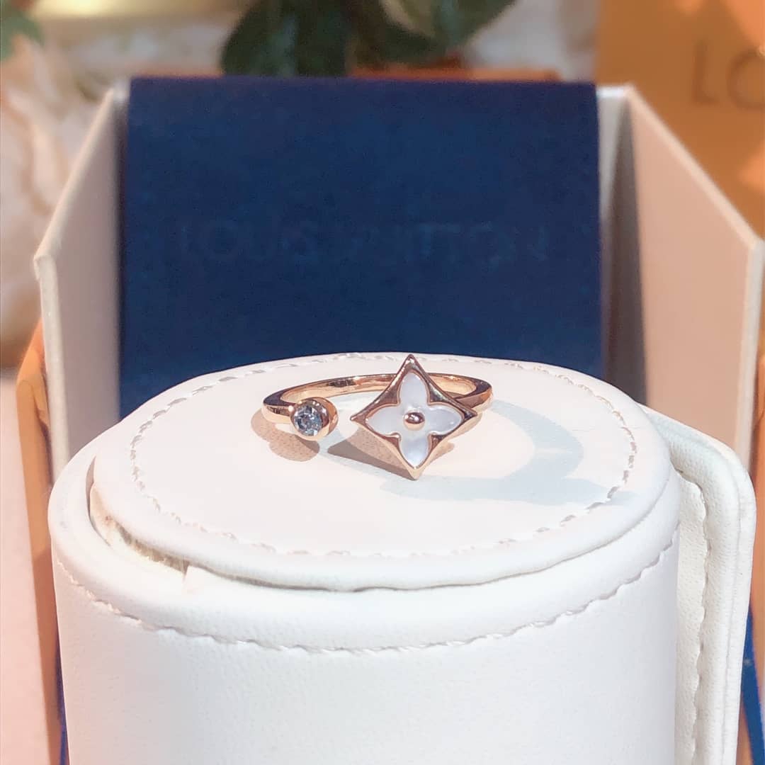 Knockoff Louis Vuitton Logo Ring