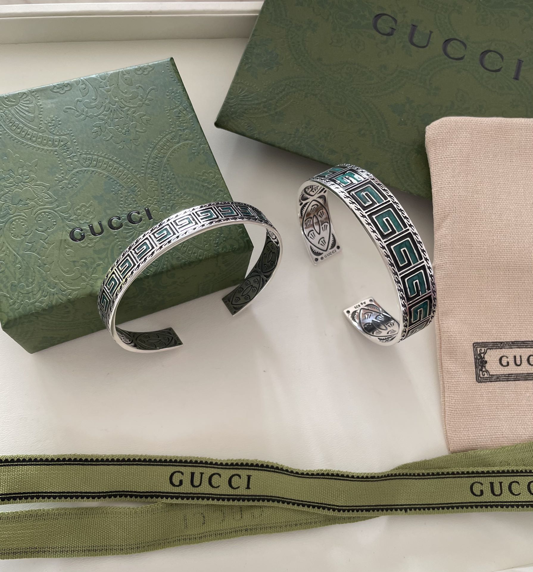 G*u Enamel love bracelet from Gucci