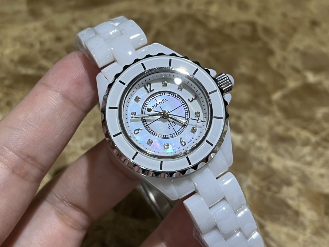 Chanel J12 series H2422 watch