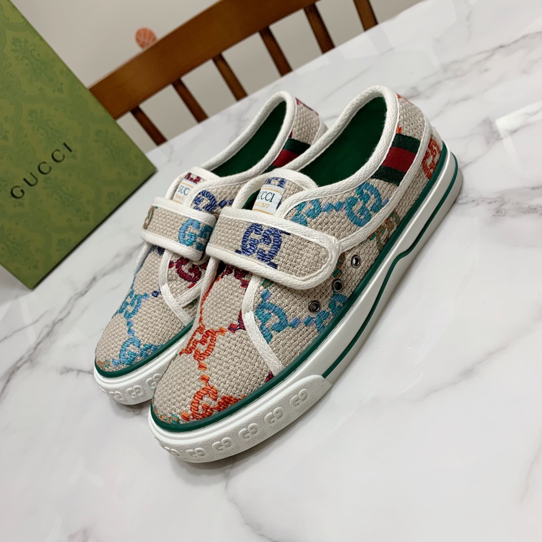 Gucci shoe110