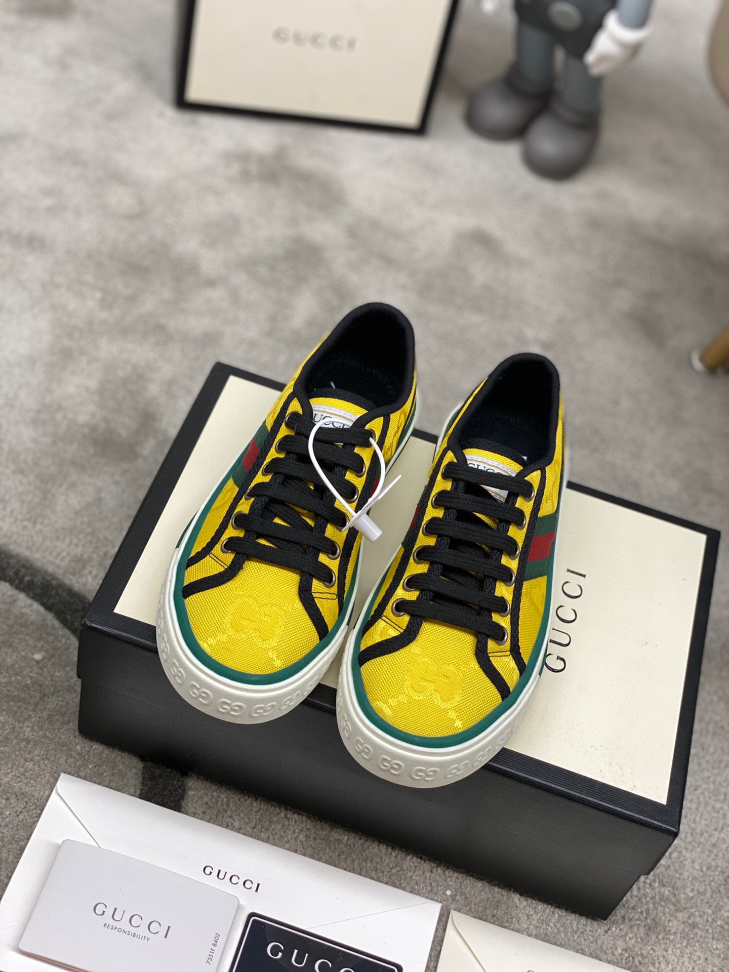 Gucci shoe210