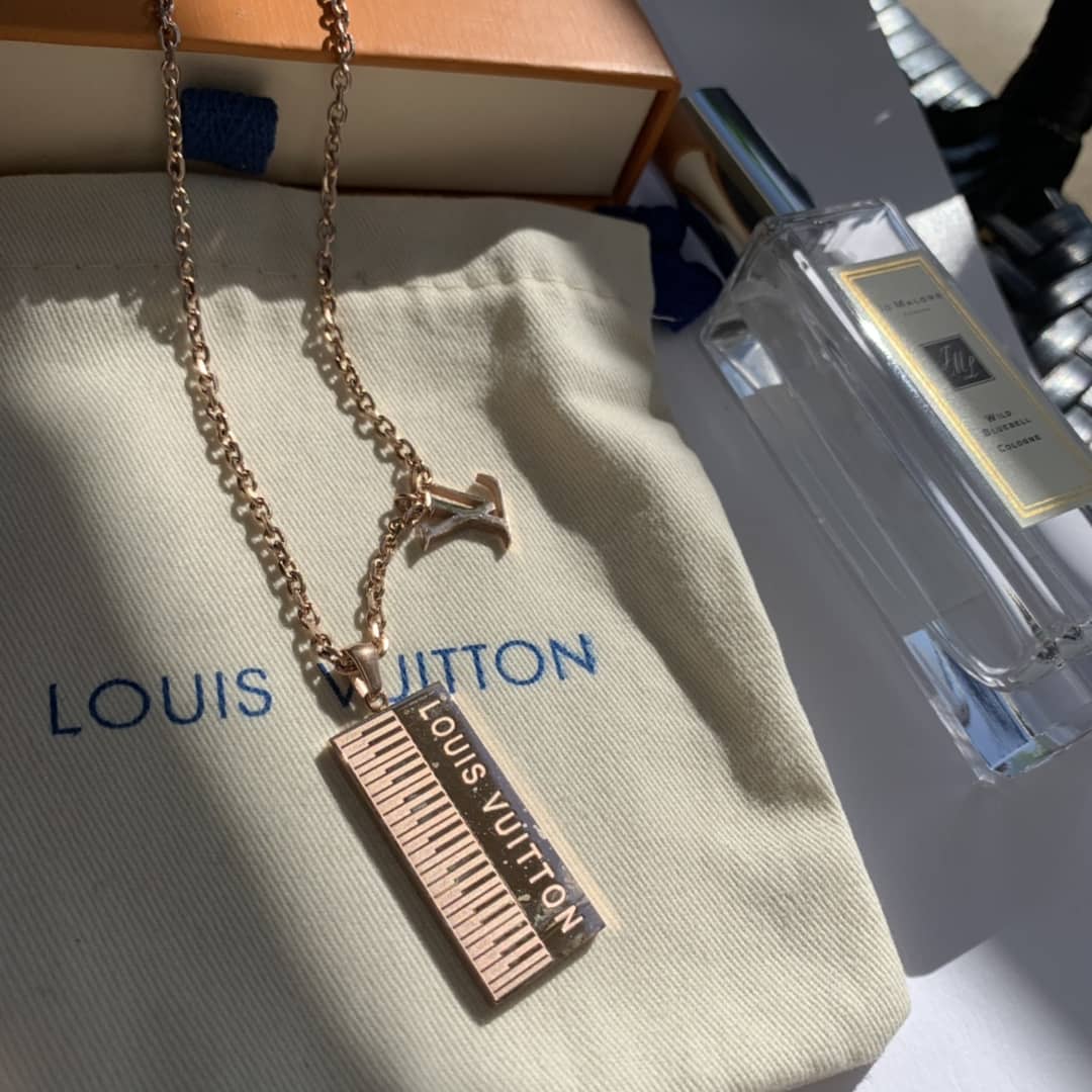 Louis Vuitton Imitation Designer Necklace Wholesale