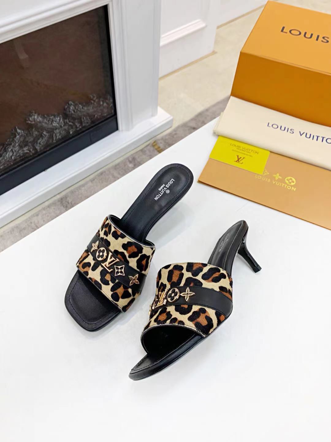 LV shoes85