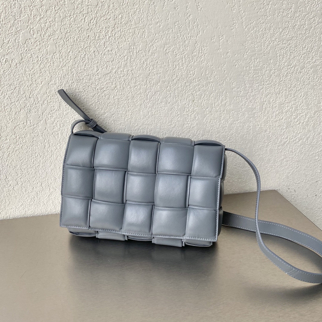 BOTTEGA VENETA THE CHAIN CASSETTE