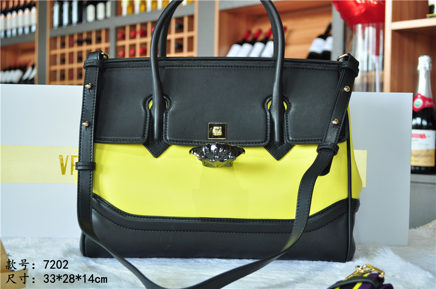 Versace AAA Quality Messenger Bags #597095