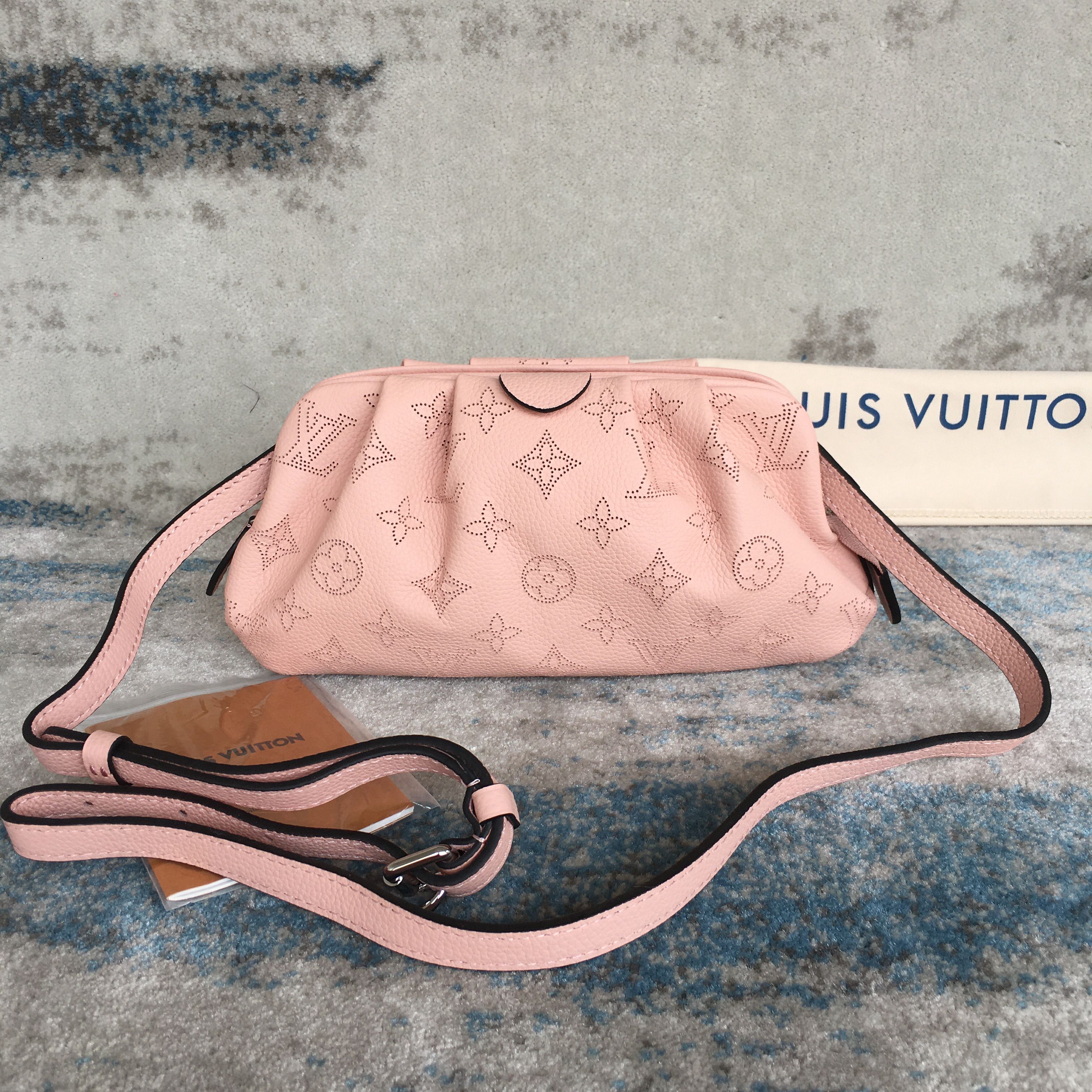 LV SCALA MINI POUCH M80092