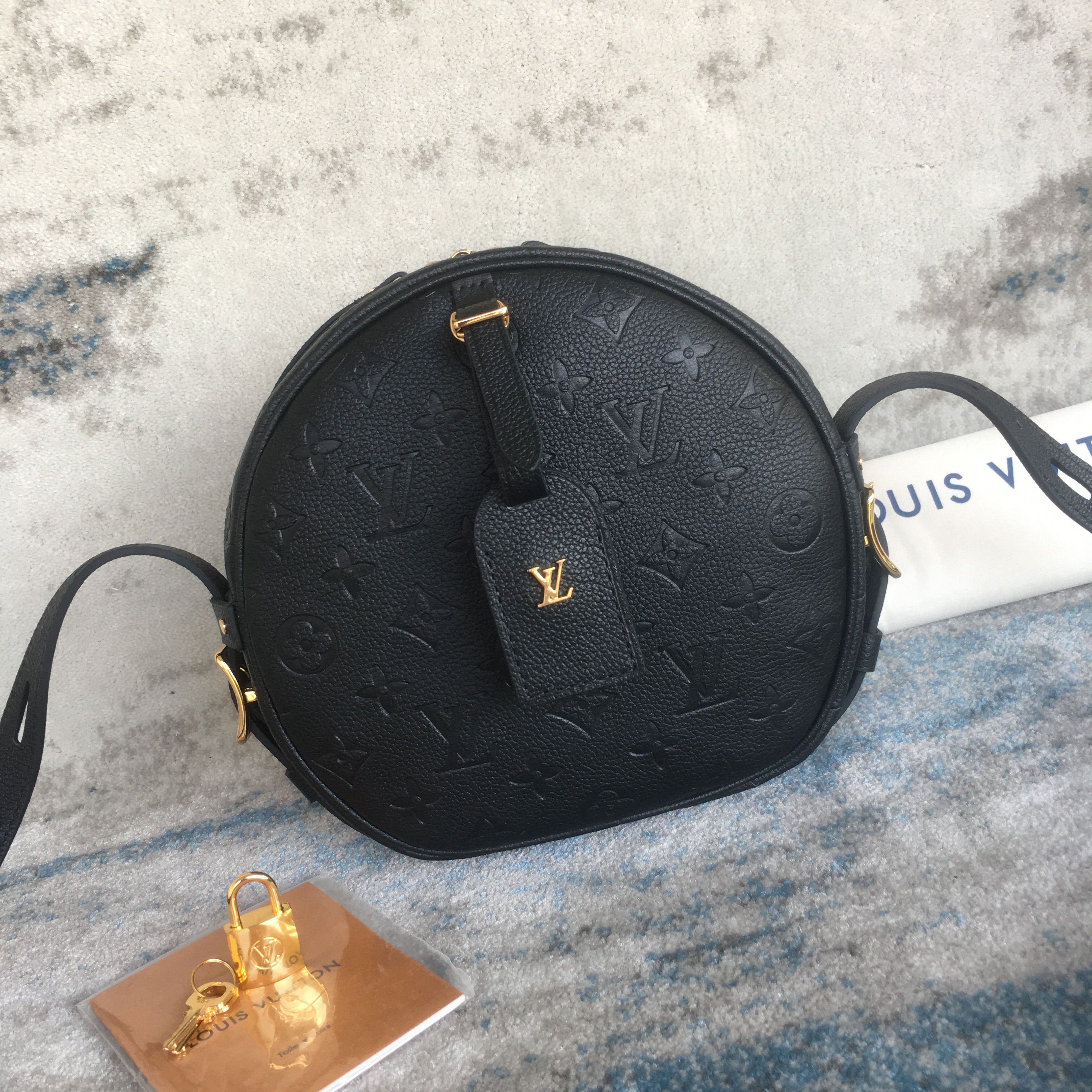 LV BOITE CHAPEAU SOUPLE MM M45649