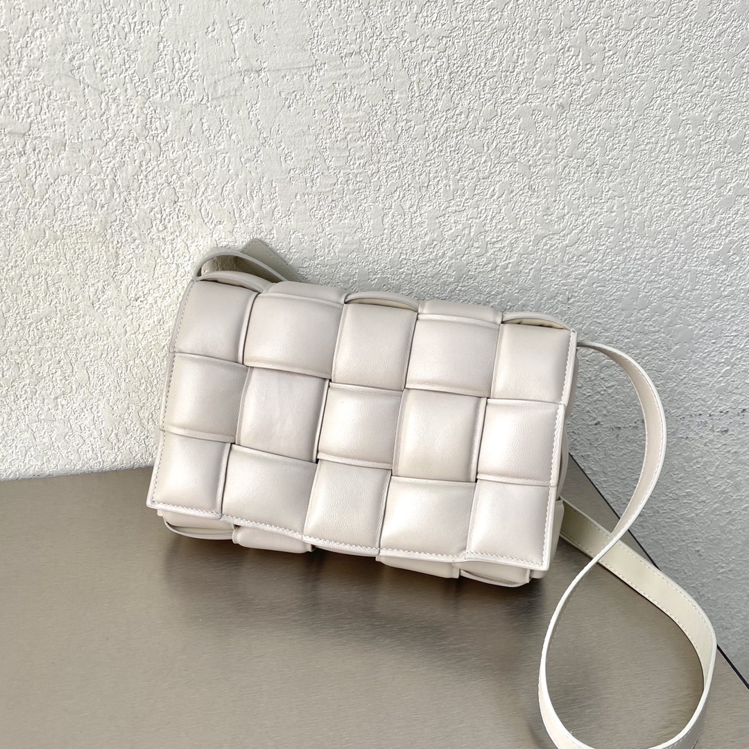 BOTTEGA VENETA THE CHAIN CASSETTE