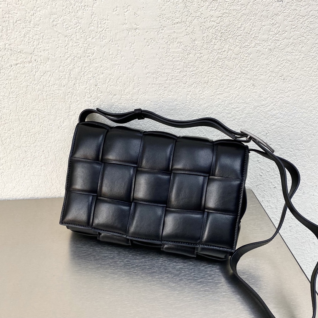 BOTTEGA VENETA THE CHAIN CASSETTE