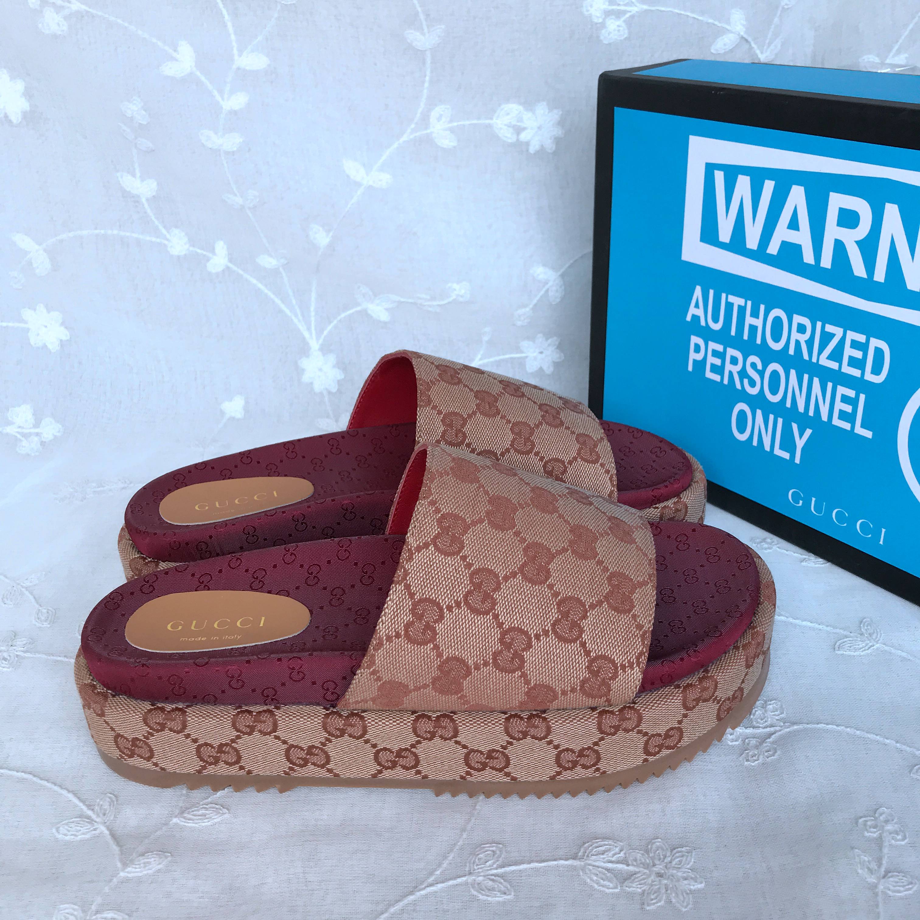 Gucci Sandals 833139