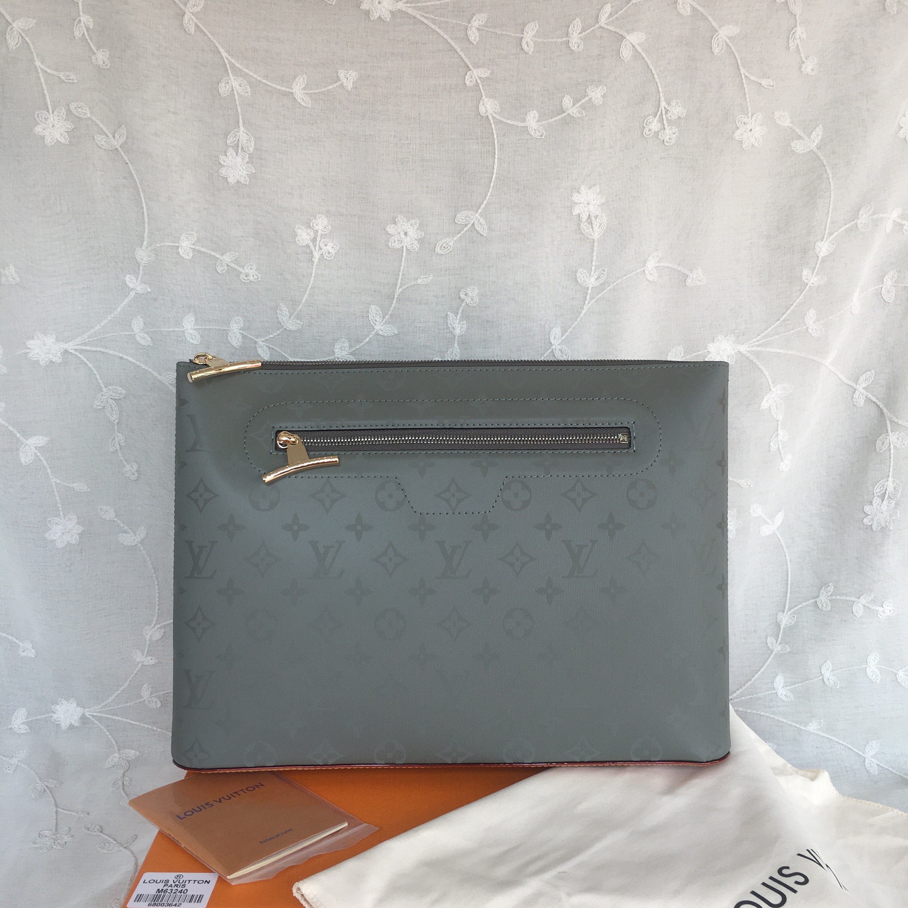 LV POCHETTE COSMOS M63240
