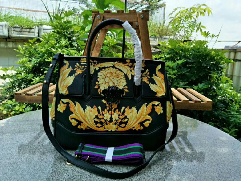 Versace AAA Quality Messenger Bags #631752