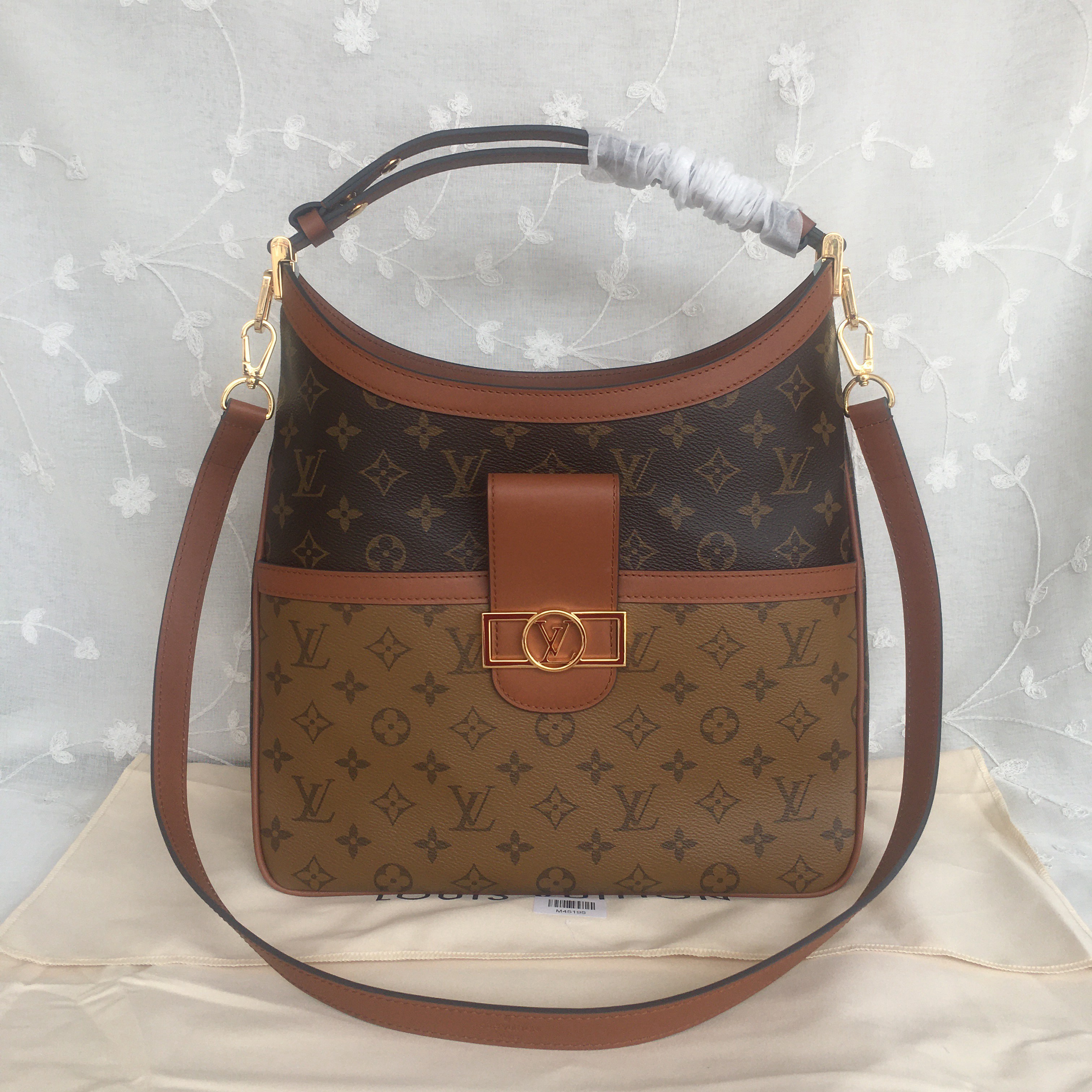 LV HOBO DAUPHINE MM M45195