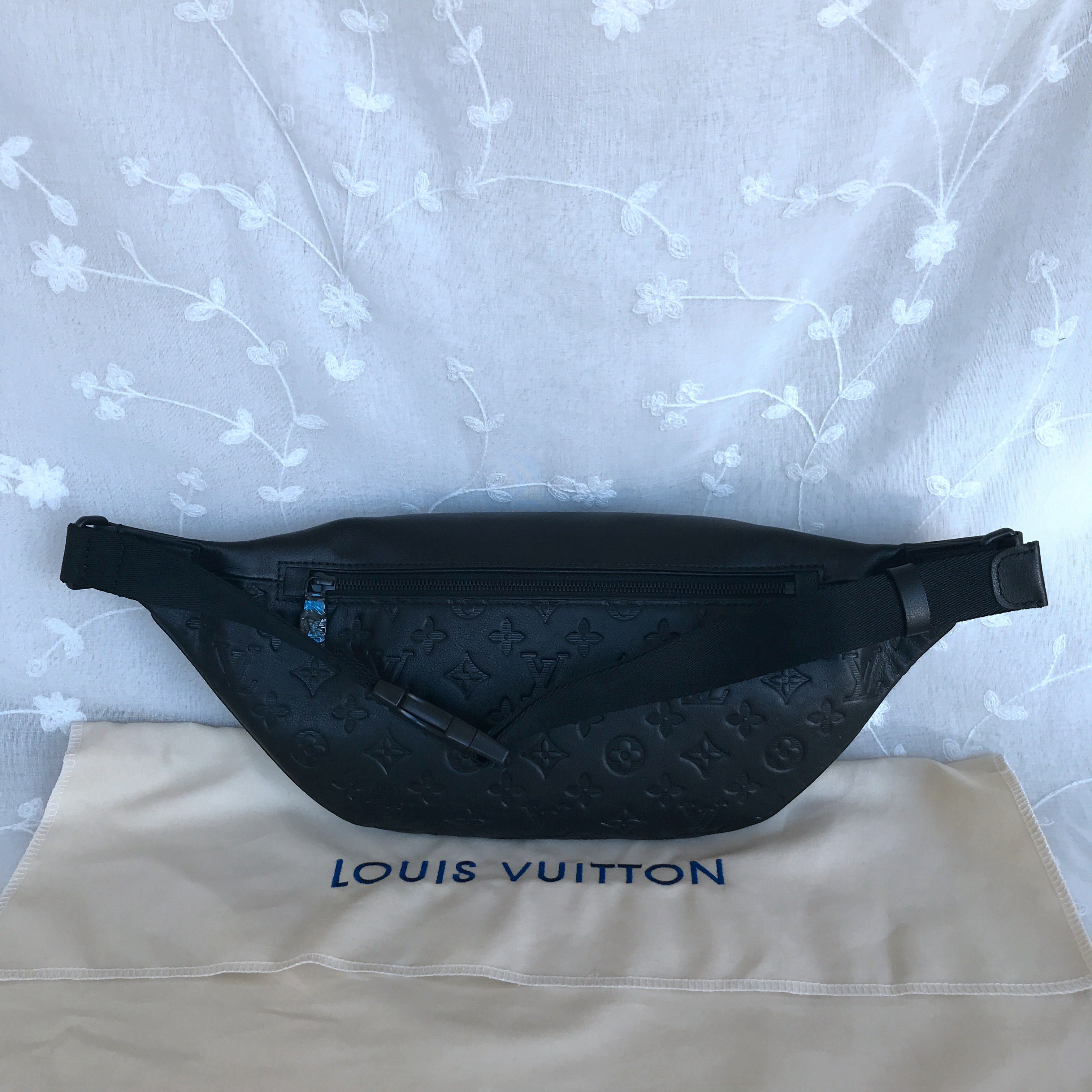 LV DISCOVERY BUMBAG M44388