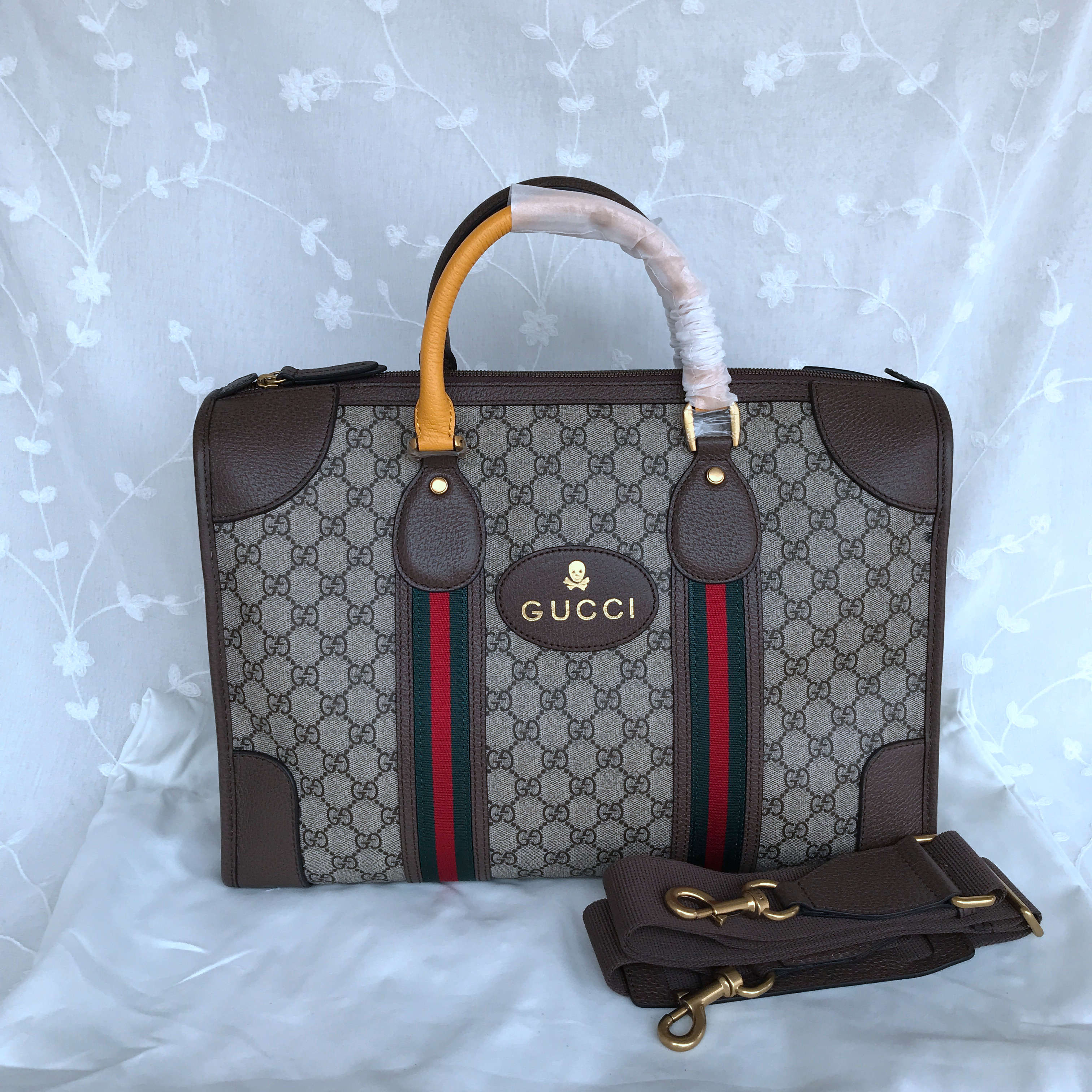 Gucci Supreme duffle bag 480500 459291