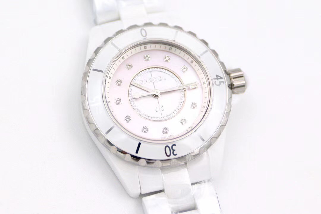 Chanel J12 series H5704 watch