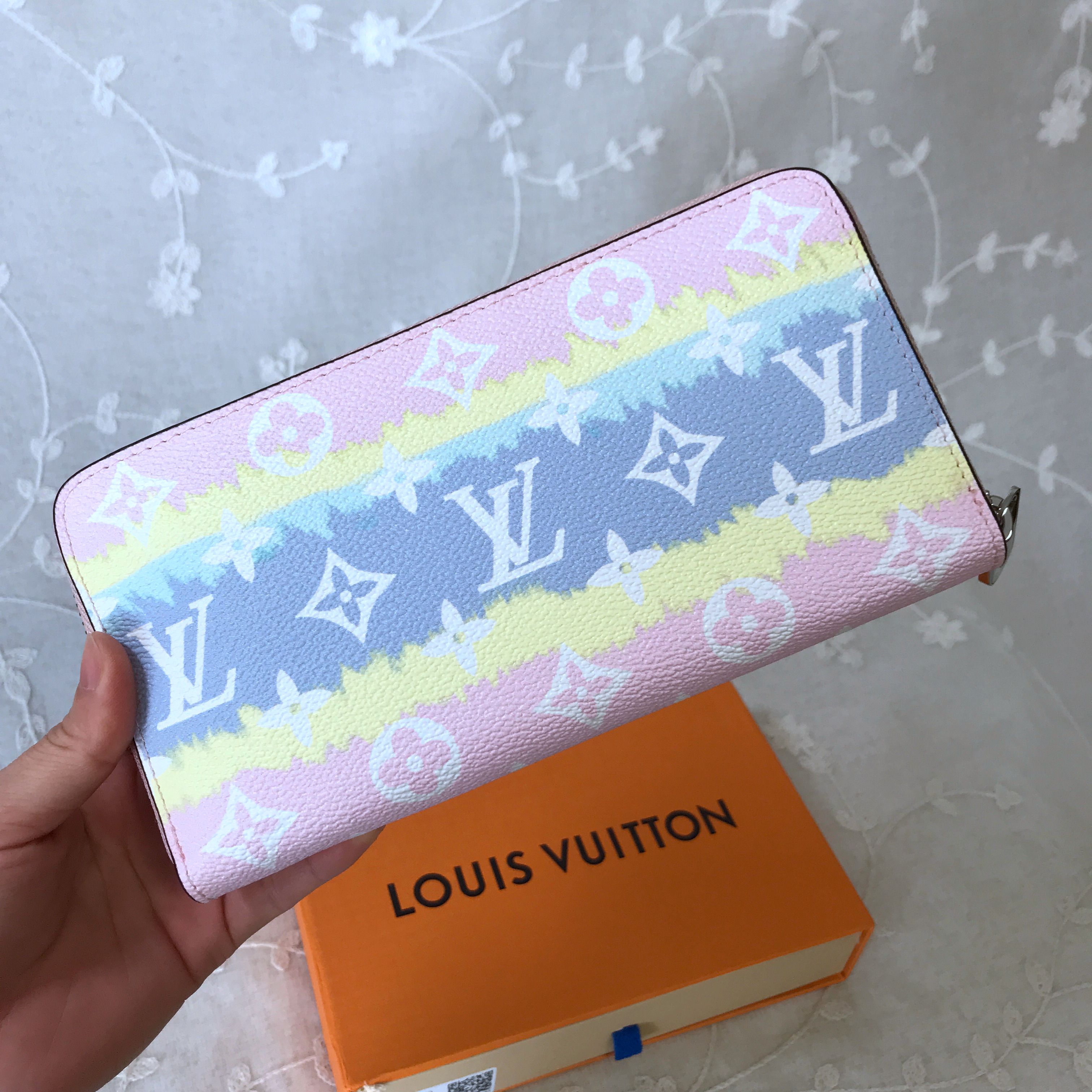 LV Wallet M69110