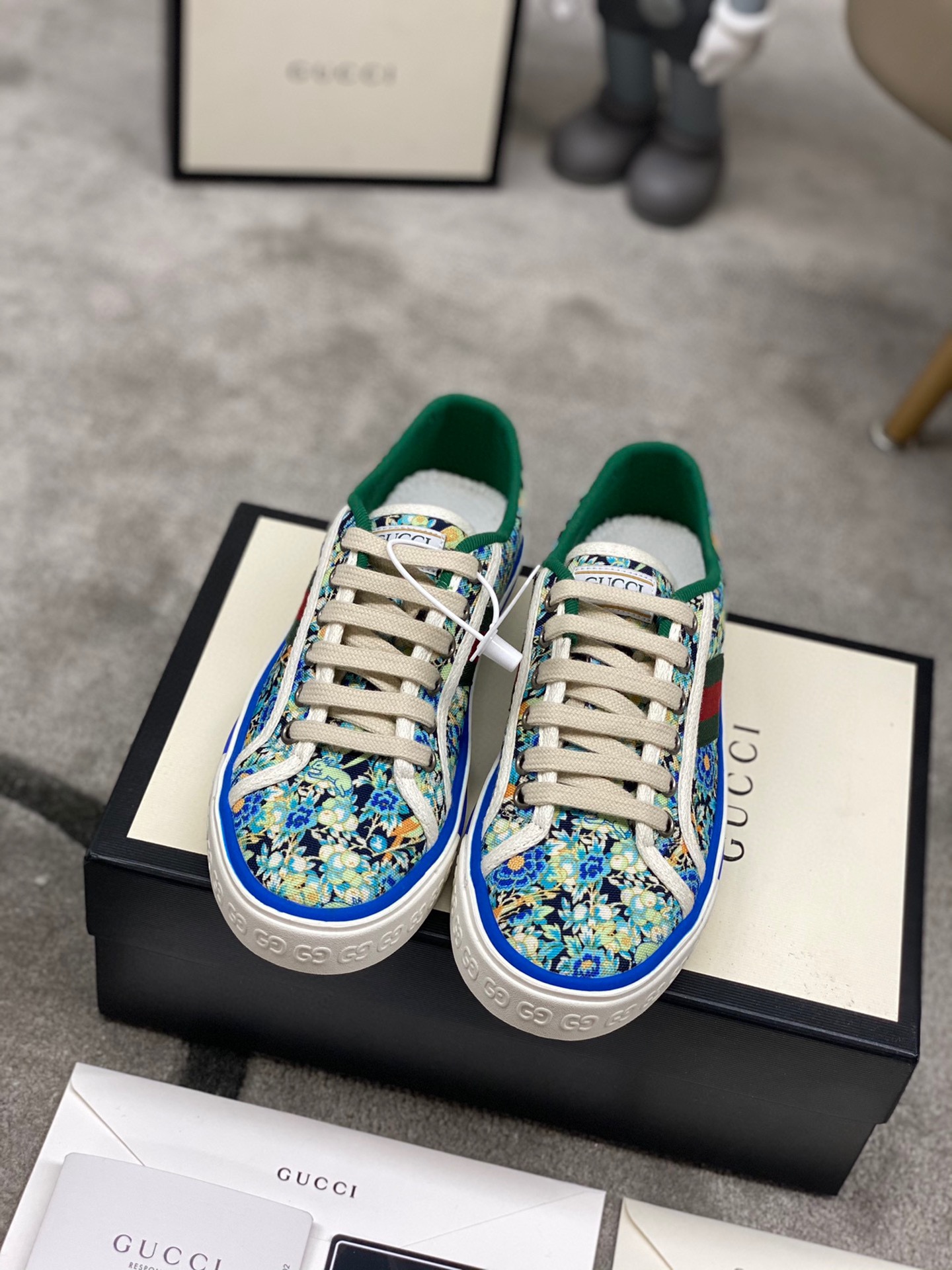 Gucci shoe195