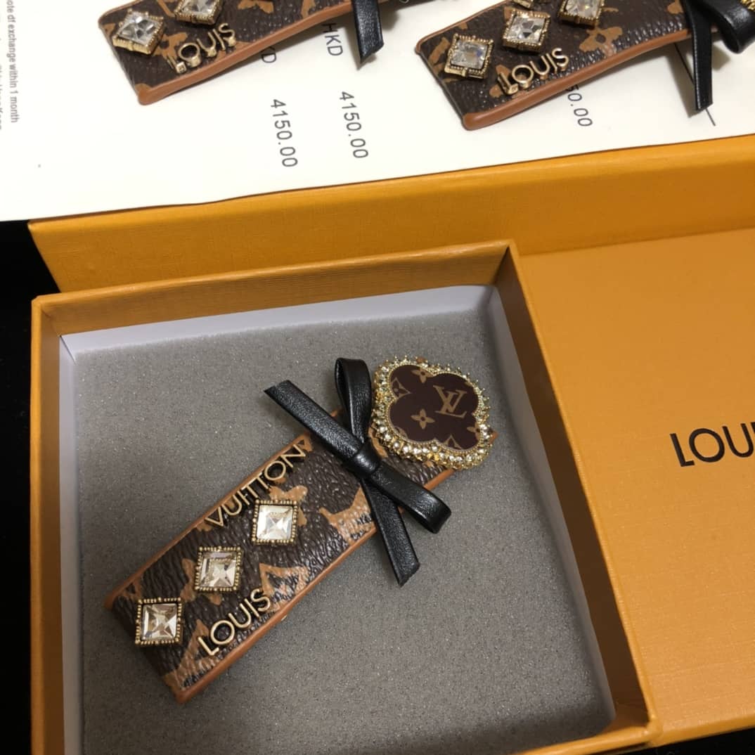 Fake Louis Vuitton Designer Hair Pin Wholesale