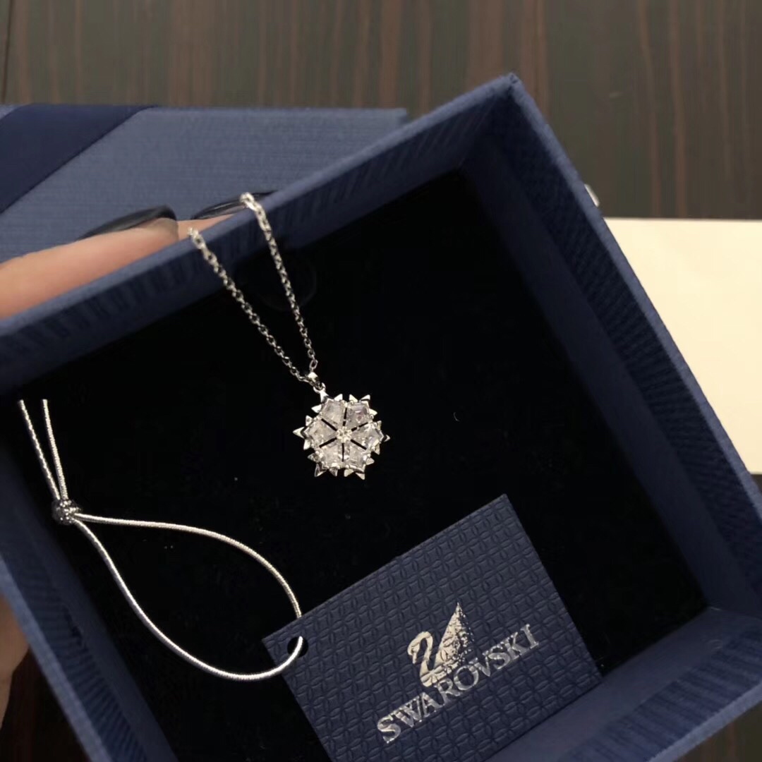 SWAROVSKI Snowflake Necklace