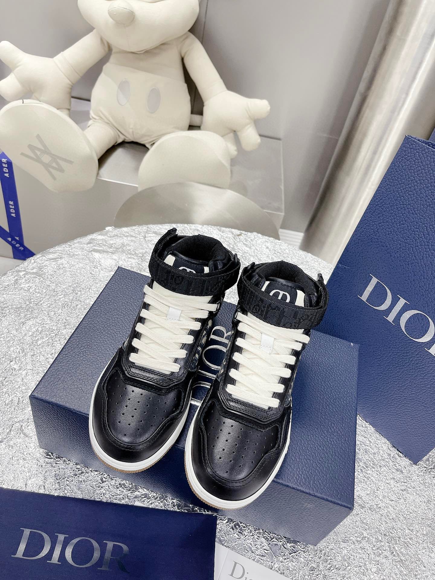 Dior shoes327