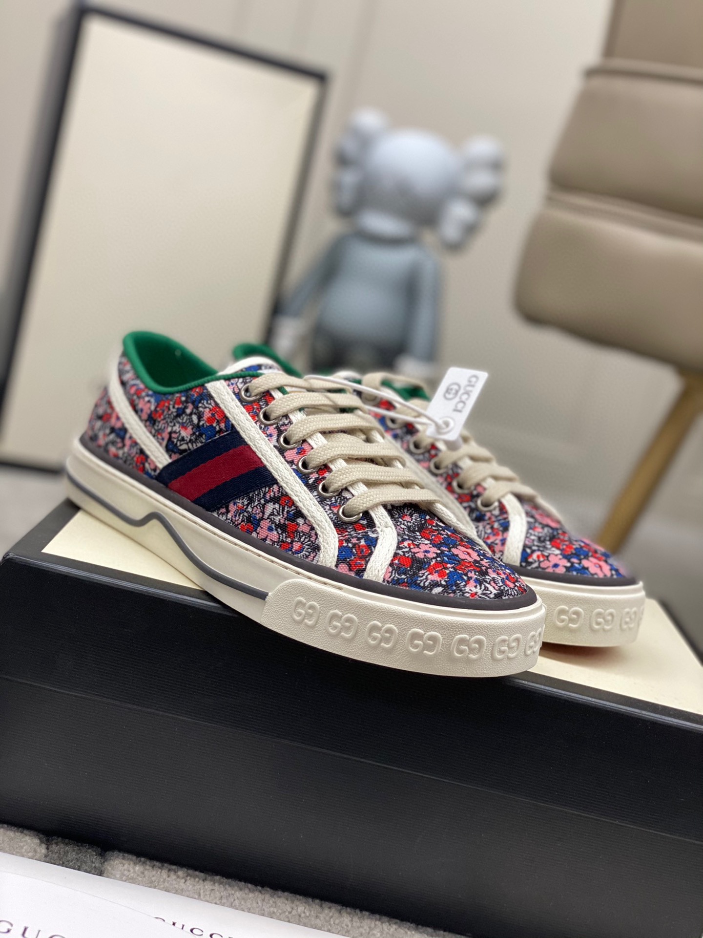 Gucci shoe196