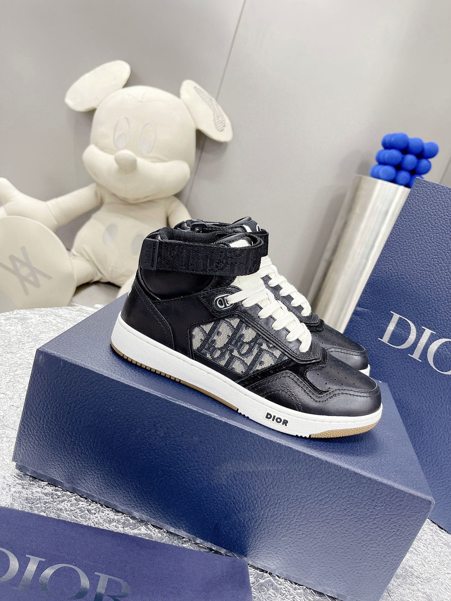 Dior shoes327