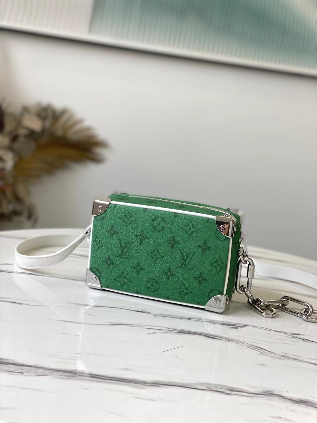 LV Shoulder Bag M44480