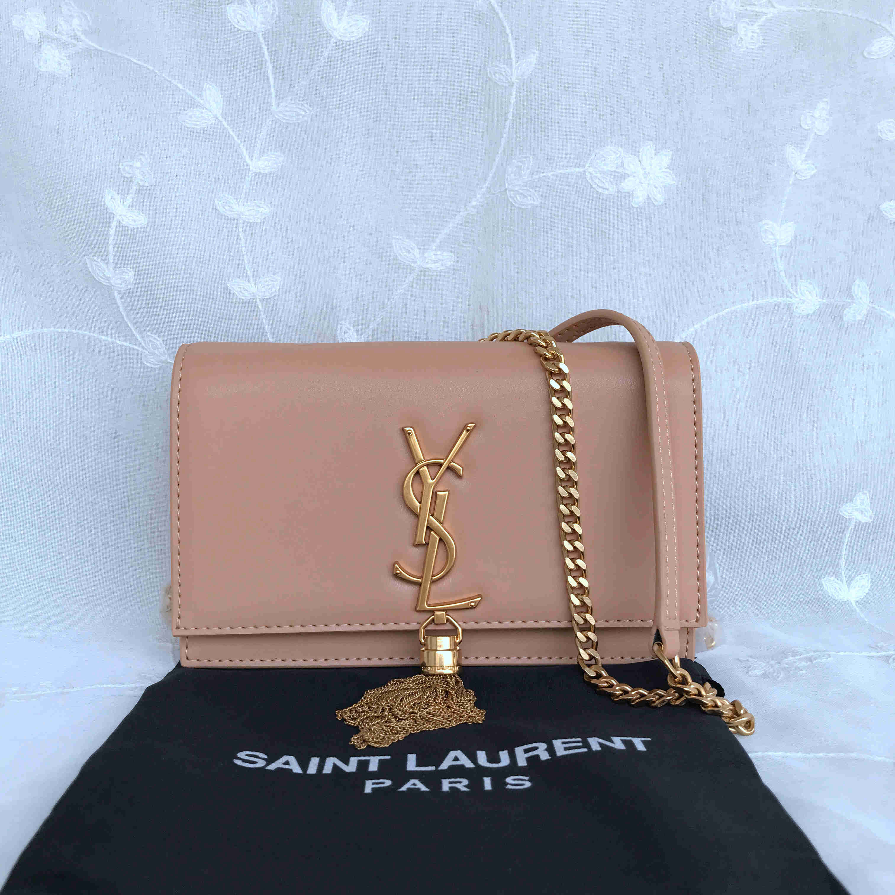 KATE CHAIN WALLET WITH TASSEL IN GRAIN DE POUDRE EMBOSSED LEATHER