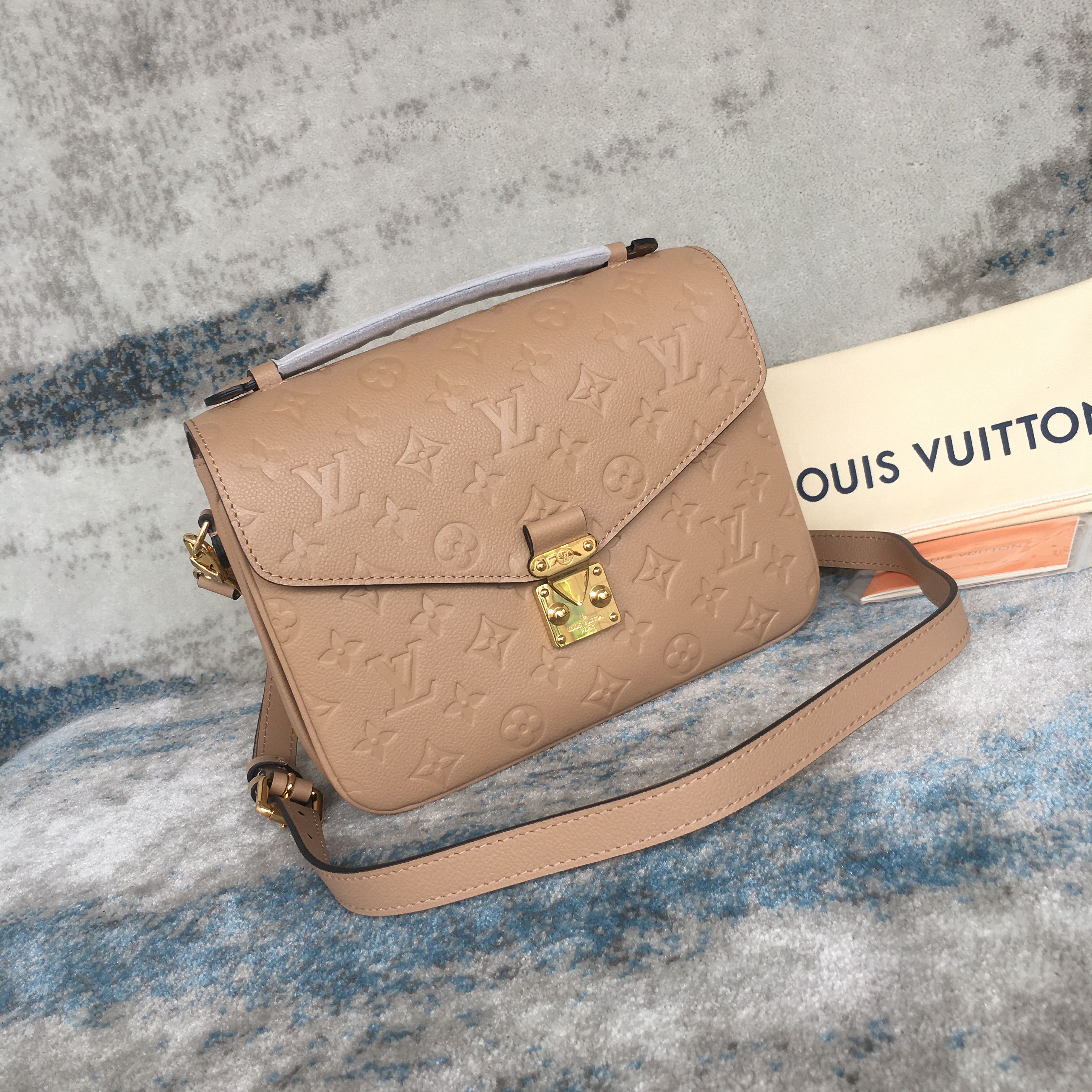 LV POCHETTE METIS M44155