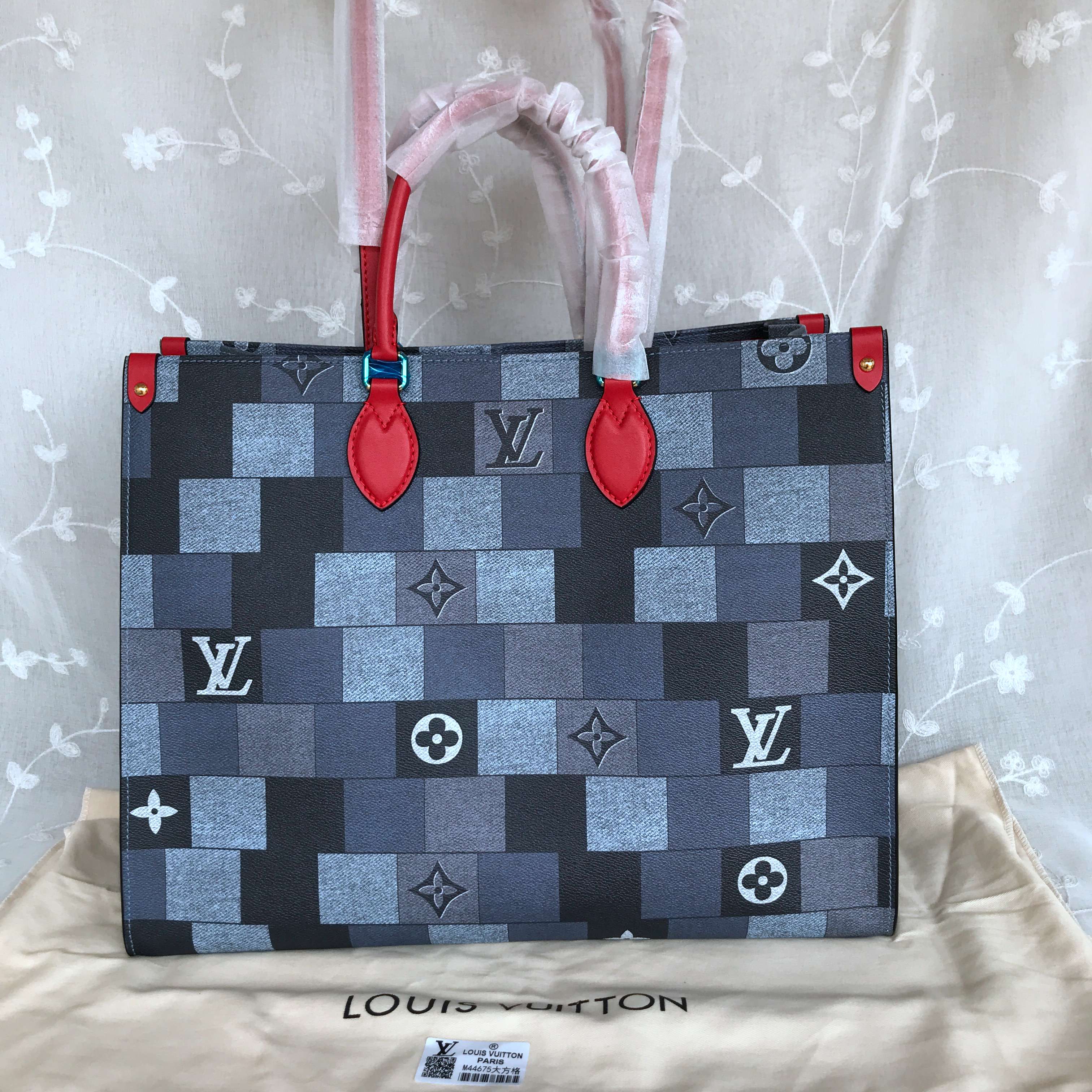 LV ONTHEGO M44576