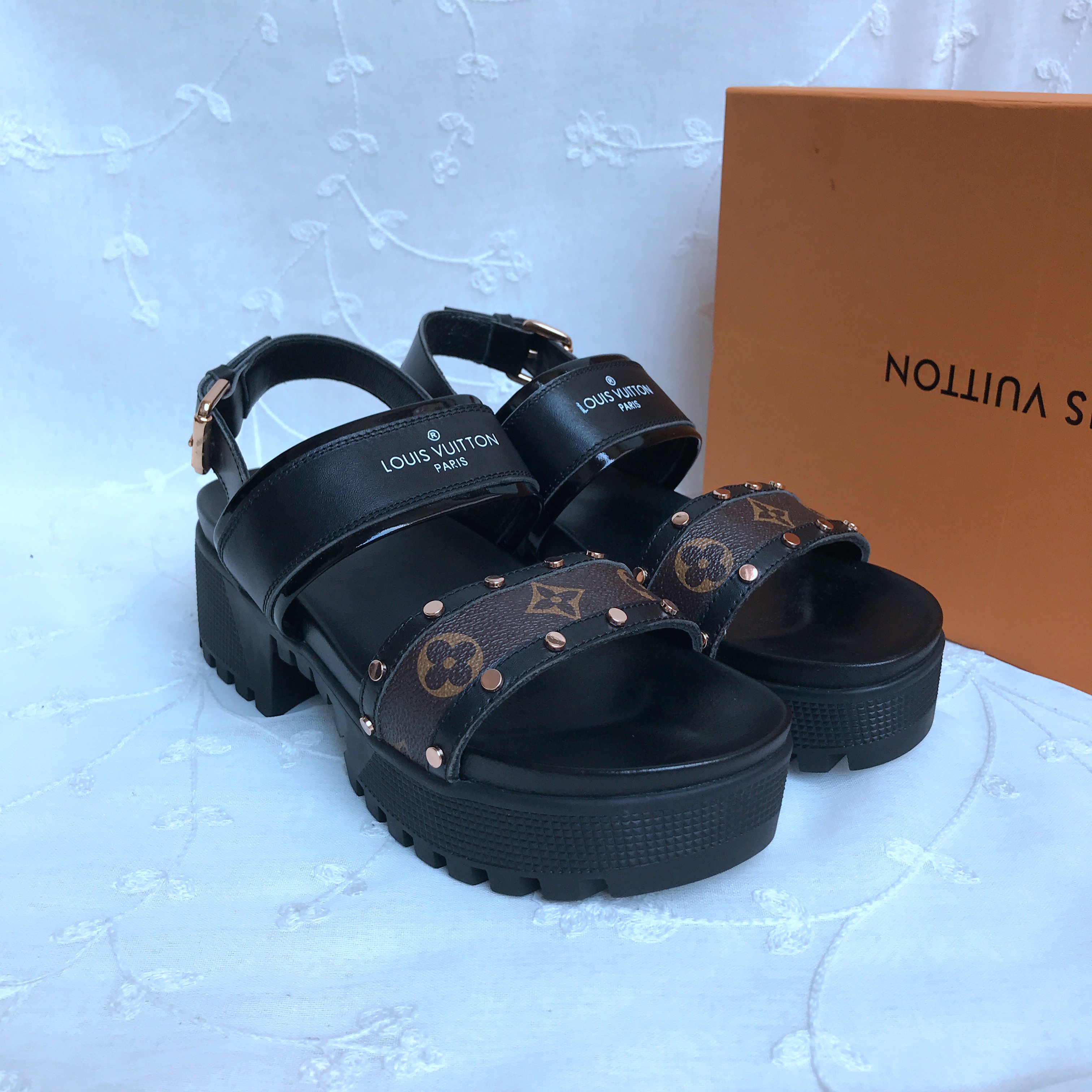 LV Sandals 451860