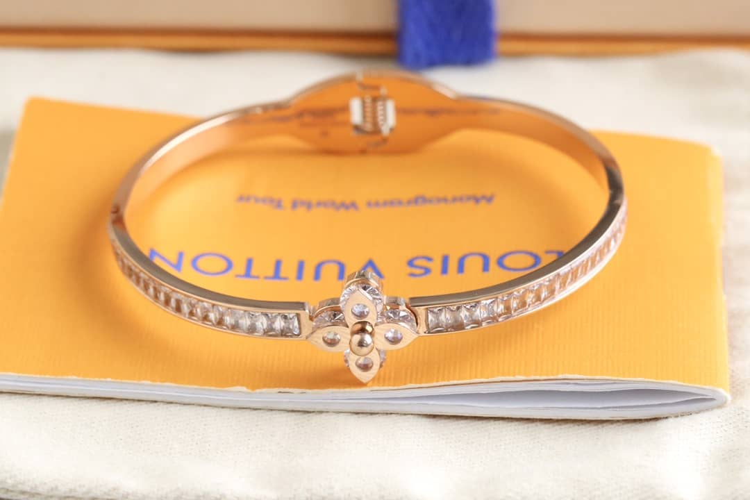 High Quality Louis Vuitton Bracelet