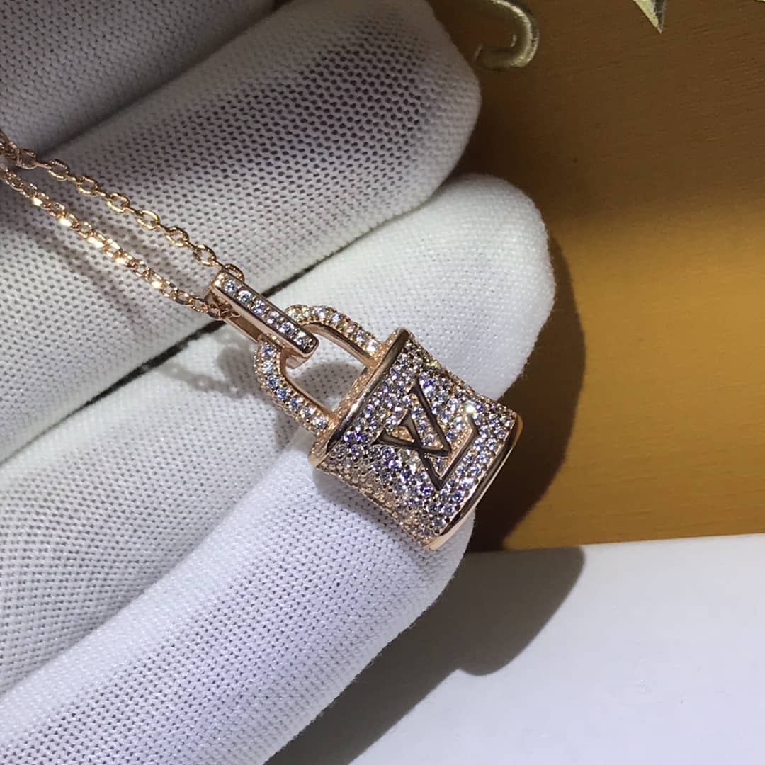 Cheap Louis Vuitton Necklace