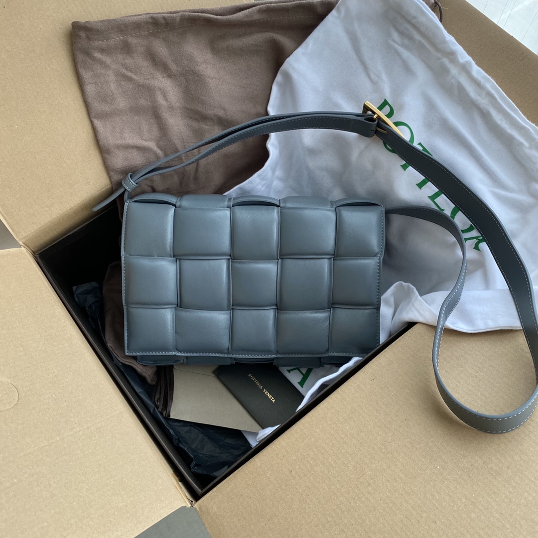 BOTTEGA VENETA THE CHAIN CASSETTE