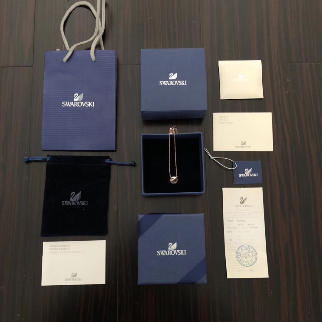 SWAROVSKI round black swan necklace